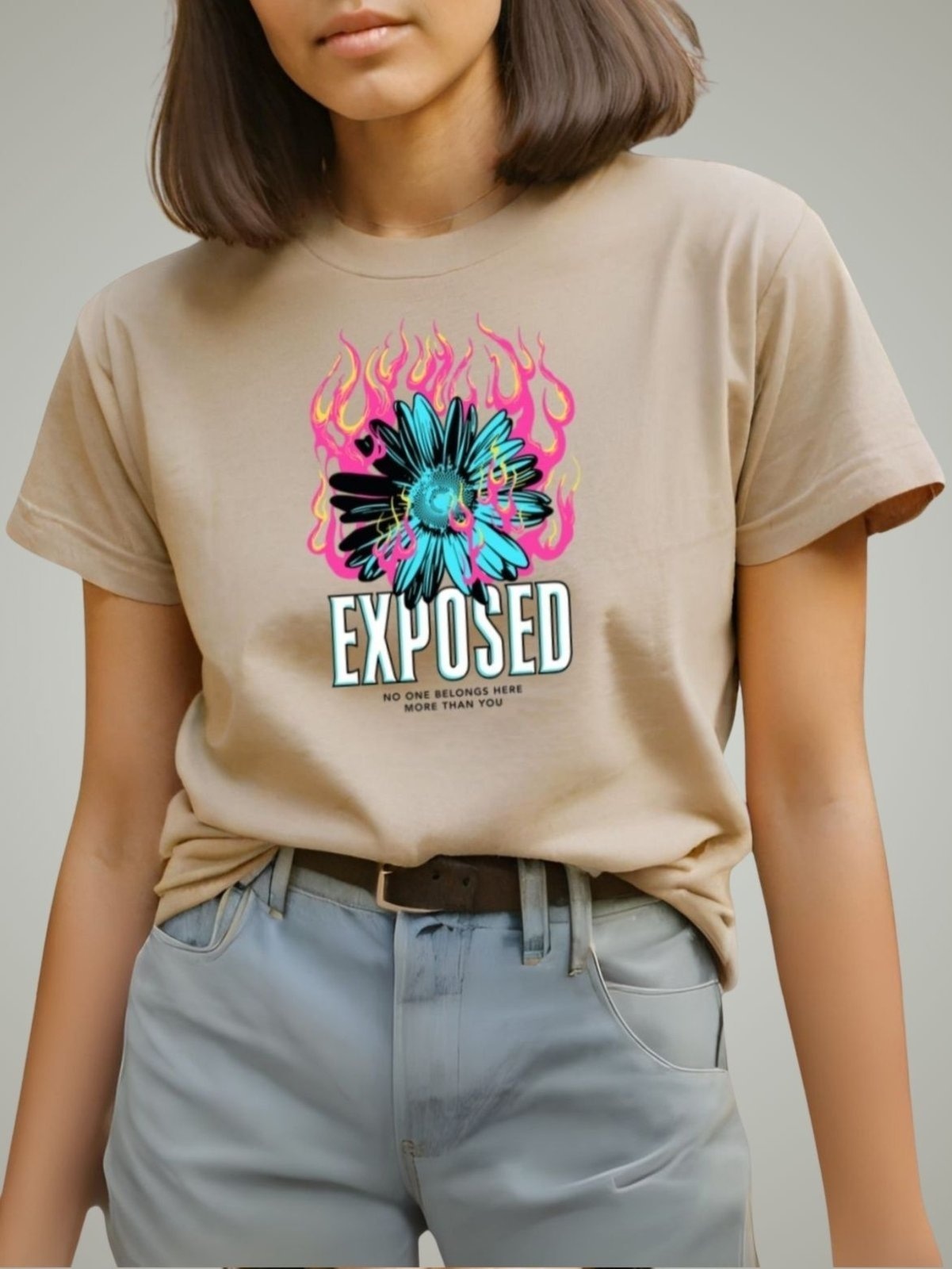 Imagem principal Camiseta Feminina T-shirts GuGi Plus Size Blusinhas Baby Look Flor com Fogo Camisa Caqui Gugi cáqui caqui