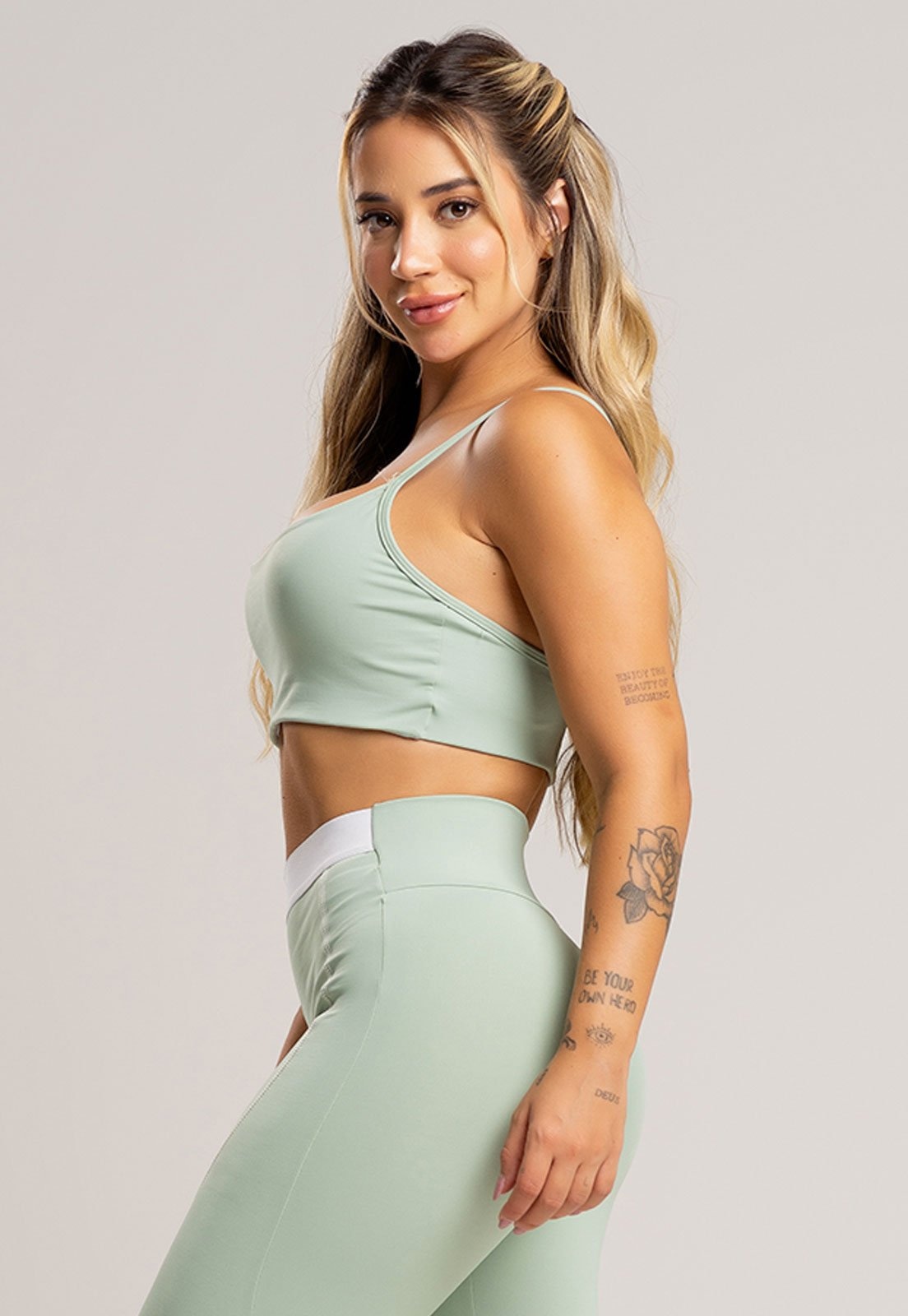 Imagem principal Top Cropped MVB Modas Fitness Alcinha de Regulagem Poliamida Pistache Mvb Modas verde