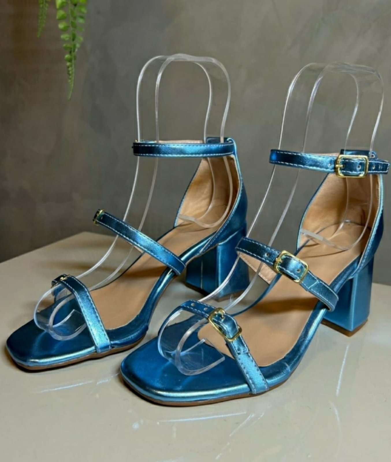 Imagem principal Sandália Delazari Salto Bloco Metalizado com Tiras Delazari azul