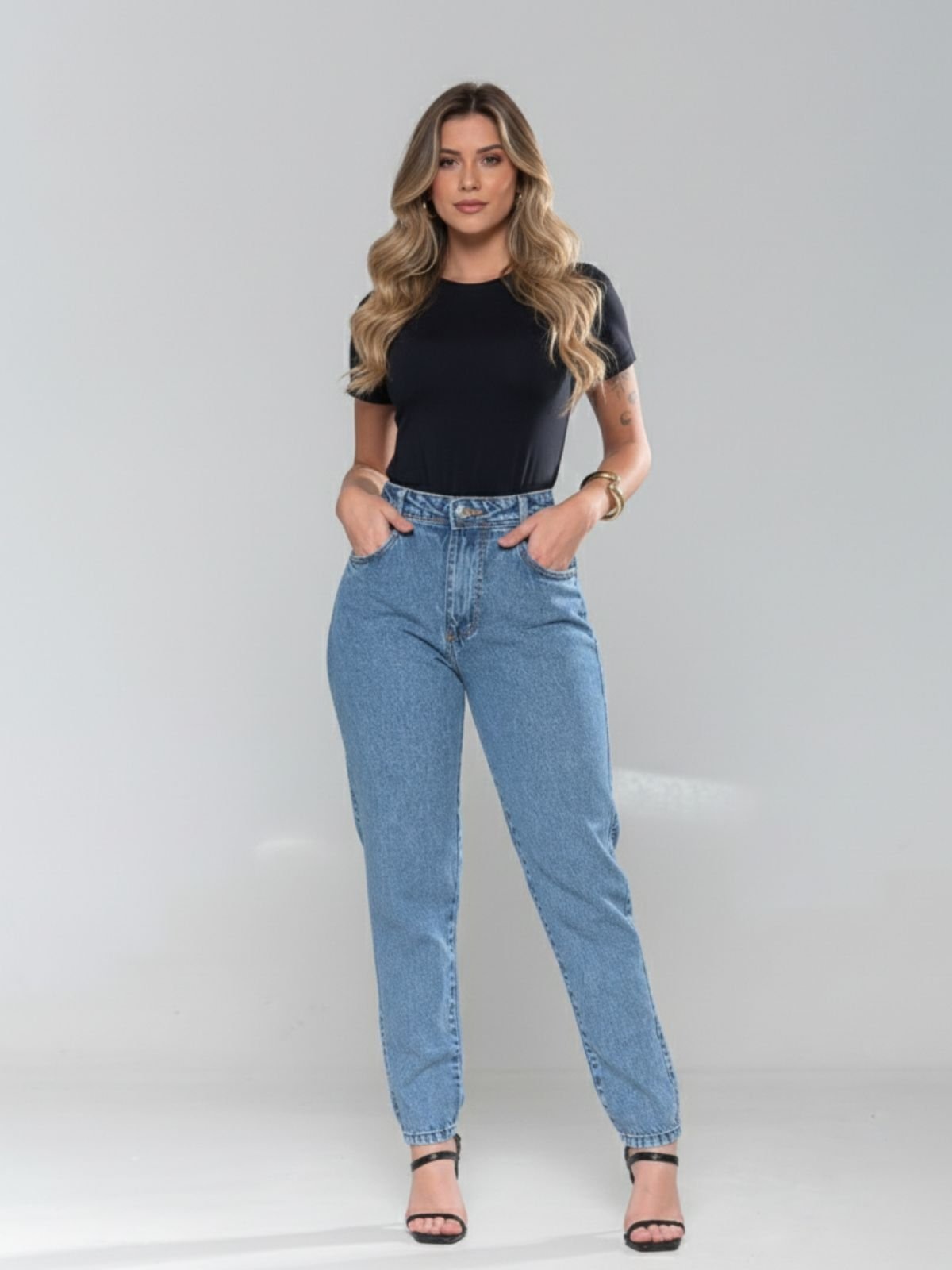 Imagem principal Calça Jeans Feminina Mom Alpha Street Wear Cintura Alta Clara Alpha Street Wear azul