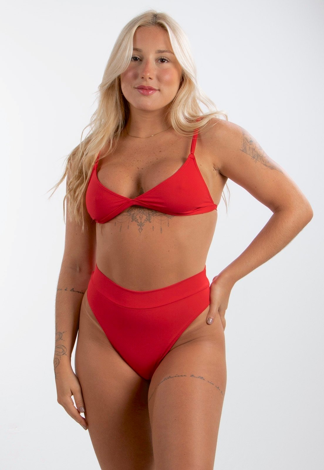 Imagem principal Biquini Diluxo Hot Pant Cintura Alta Alcinha Diluxo vermelho