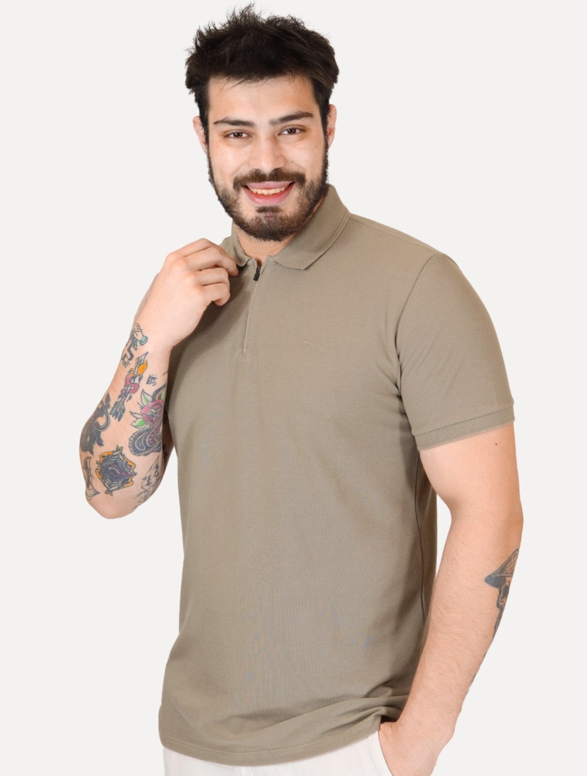 Imagem principal Polo Calvin Klein Masculina Piquet Slim Half Zip édio Calvin Klein cáqui