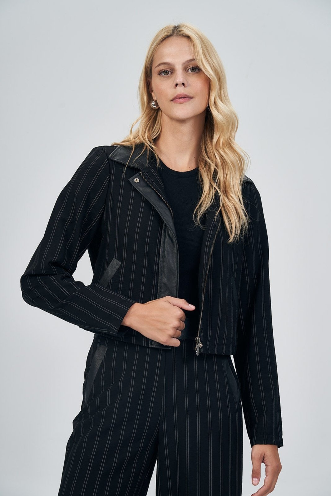 Imagem principal Jaqueta Alfaiataria Line Feminina Acostamento ACT FEMININO preto