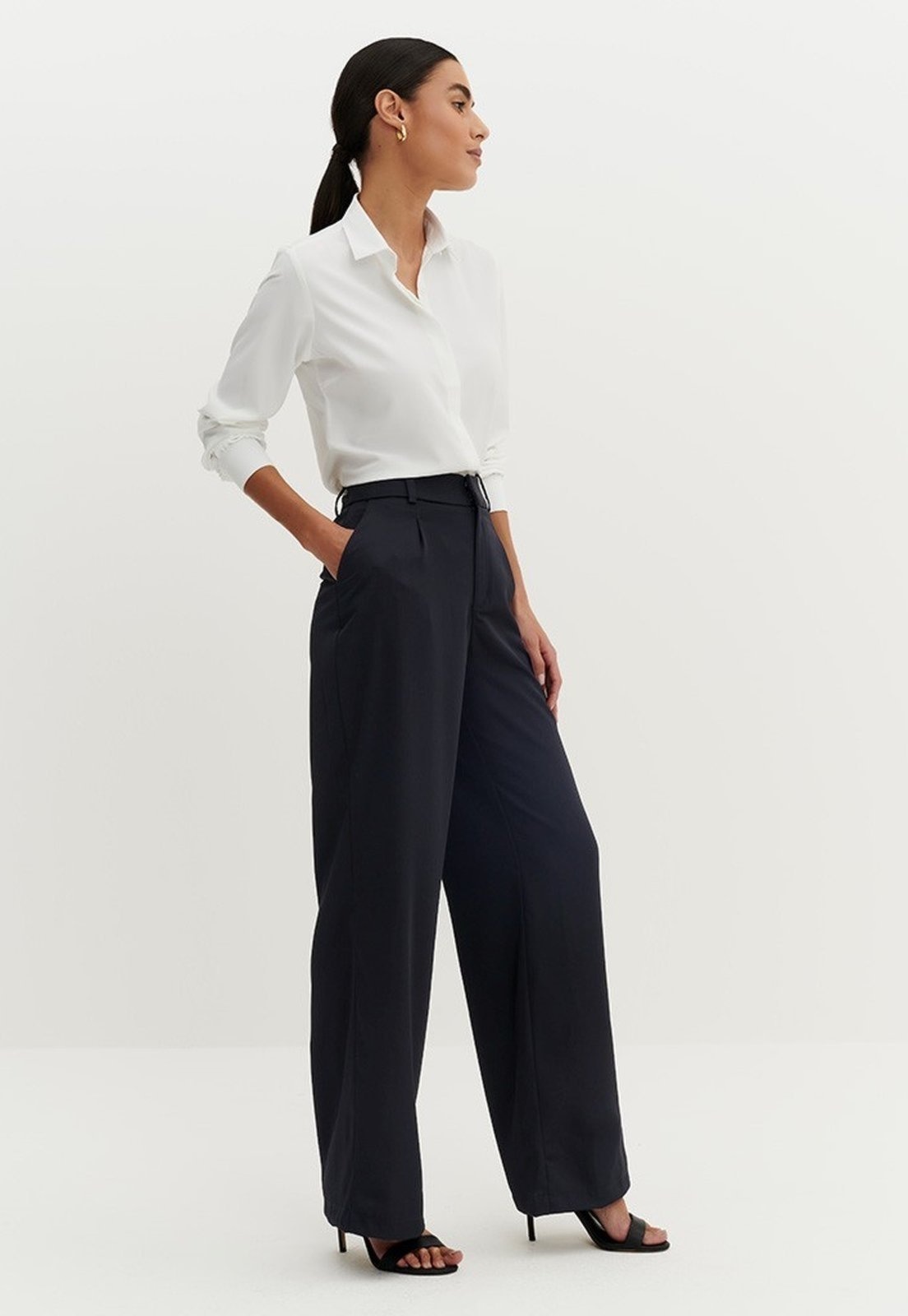 Imagem principal Calça Wide Leg Preta de Alfaiataria Timotea Principessa preto