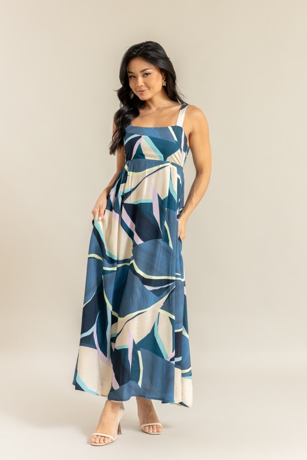 Imagem principal Vestido Midi Feminino Estampado Floral com Alças na Cor Lemier Collection LEMIER azul