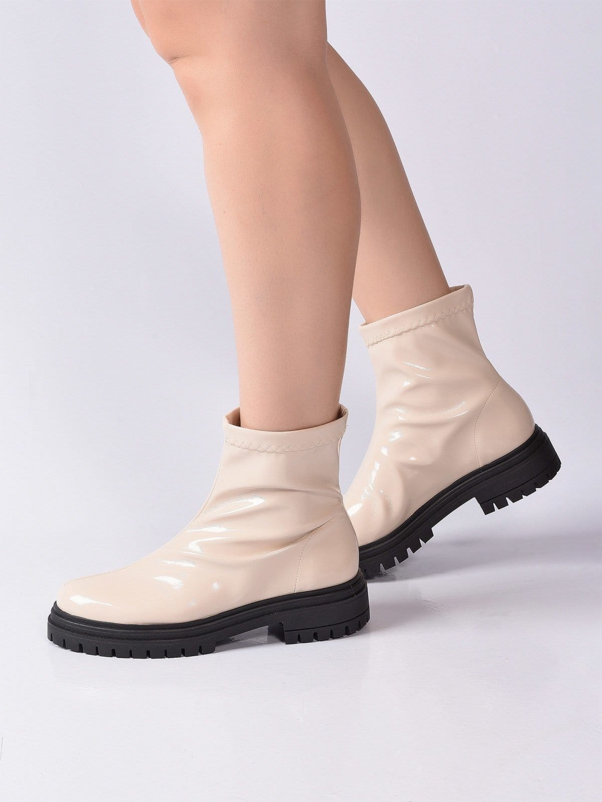 Bota Off White Verniz Solado Tratorado Grosso