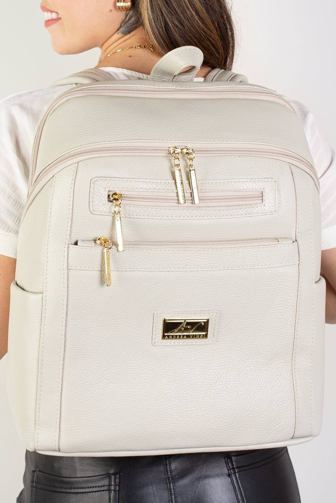 Imagem principal Mochila Andrea Vinci Grande De Couro Liso Marcela - Marfim Andrea Vinci preto