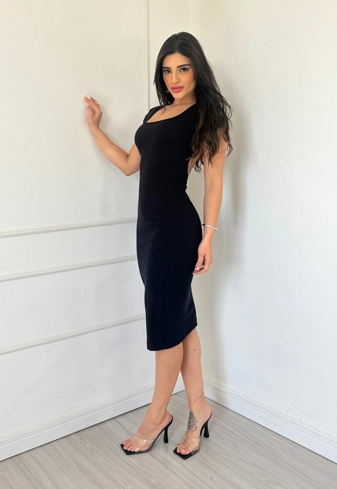 Vestido Midi Canelado Ano Novo Manguinha Abertura nas Costas Thammiane