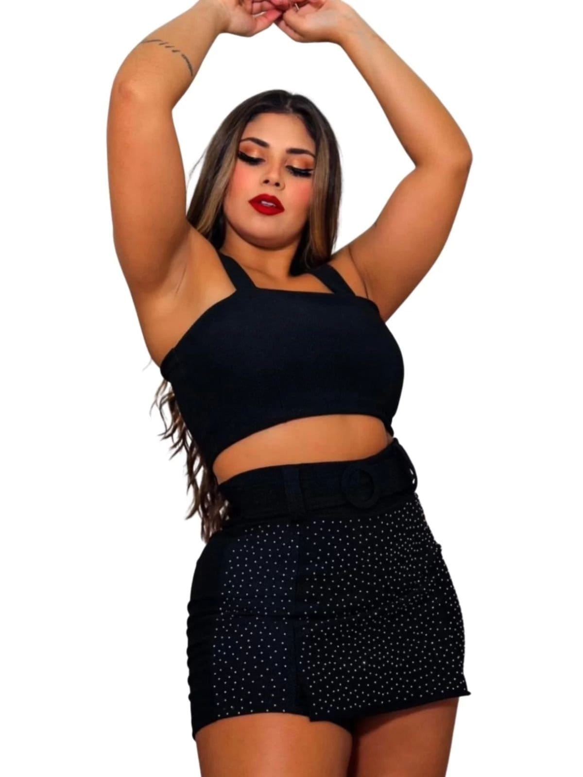 Shorts saia Summer Body com cinto detalhes pedraria brilho e fenda