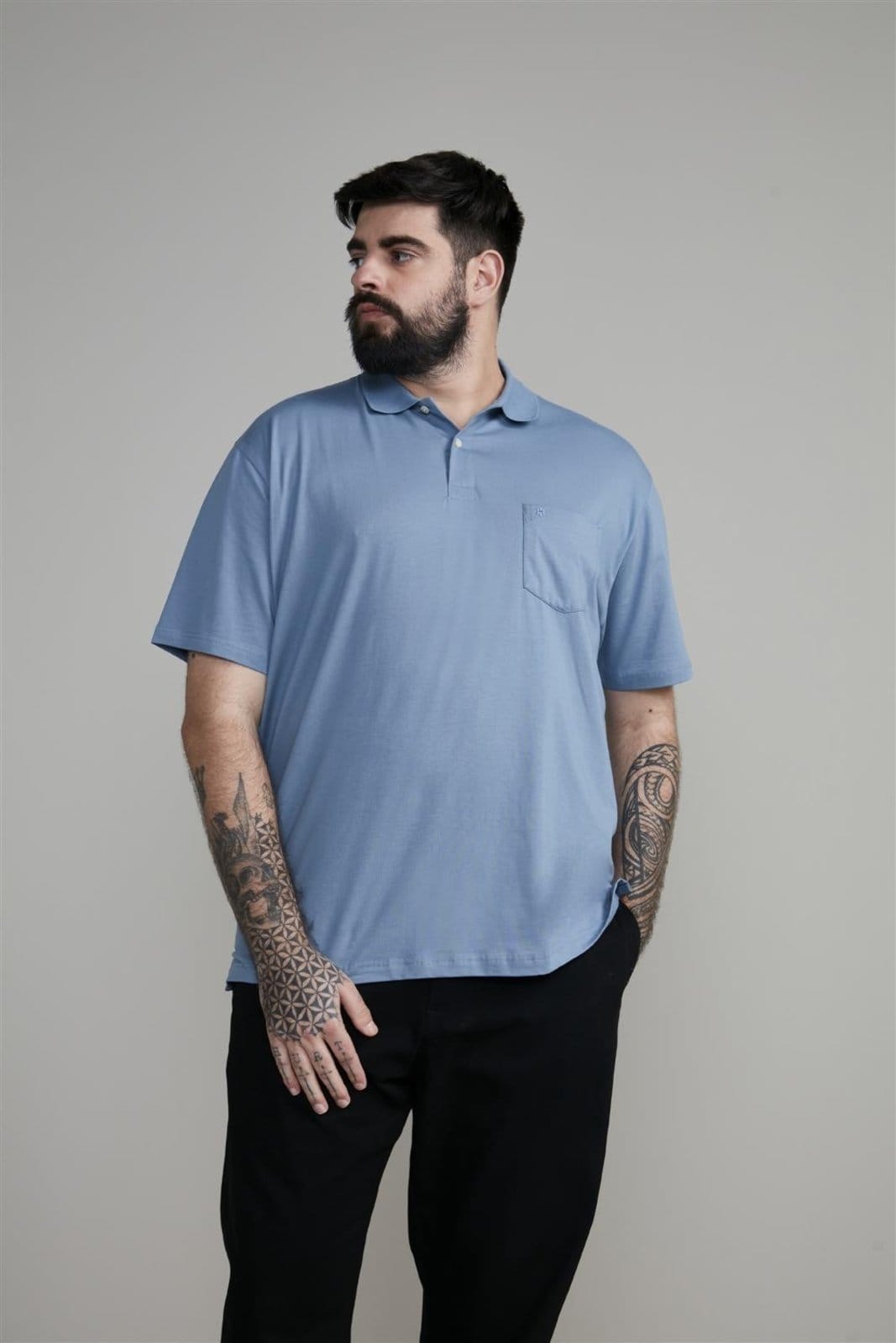 HIGHSTIL Polo Manga Curta com Bolso Comfort Malha Básica Jeans