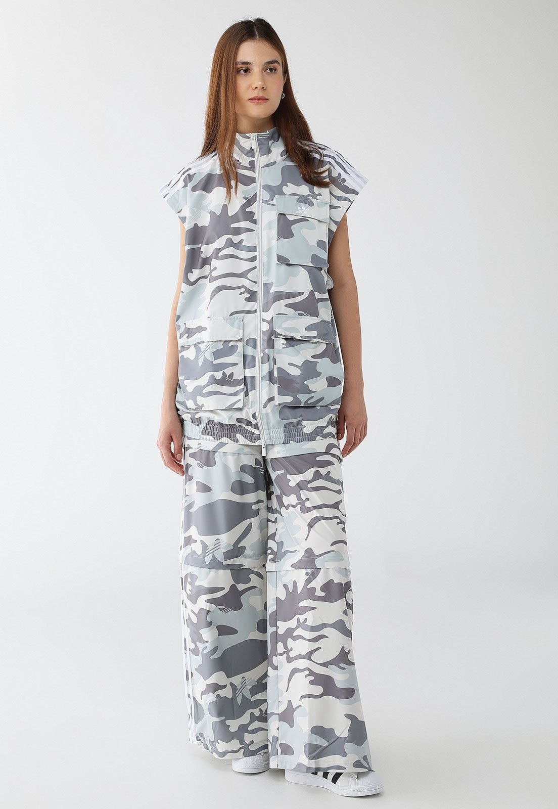 Imagem principal Calça Feminina adidas Originals Cargo Adilenium 3 in 1 Camuflada adidas Originals cinza