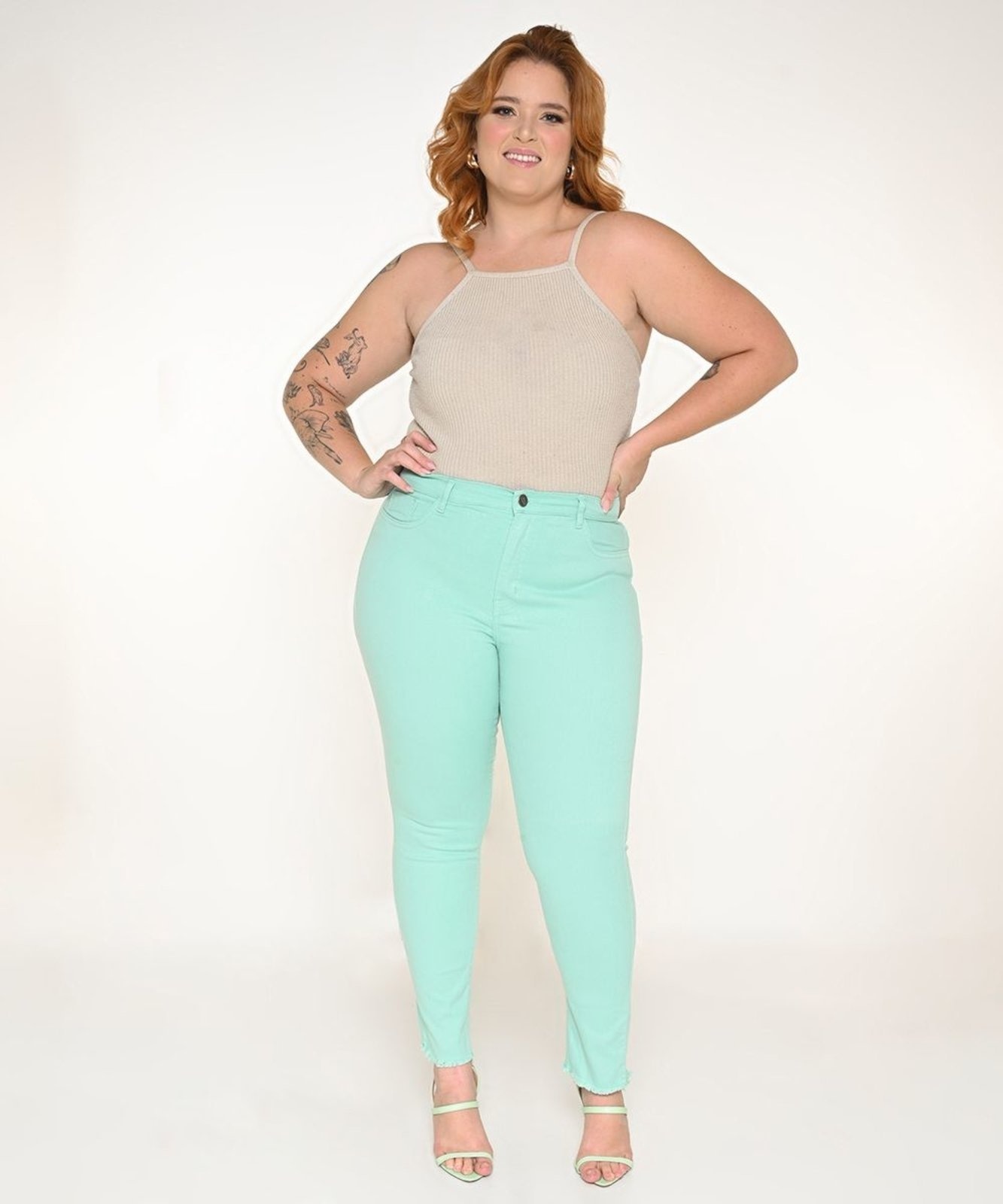 Imagem principal Calça Feminina Sarja Cigarrete Plus Jade Razon Jeans azul