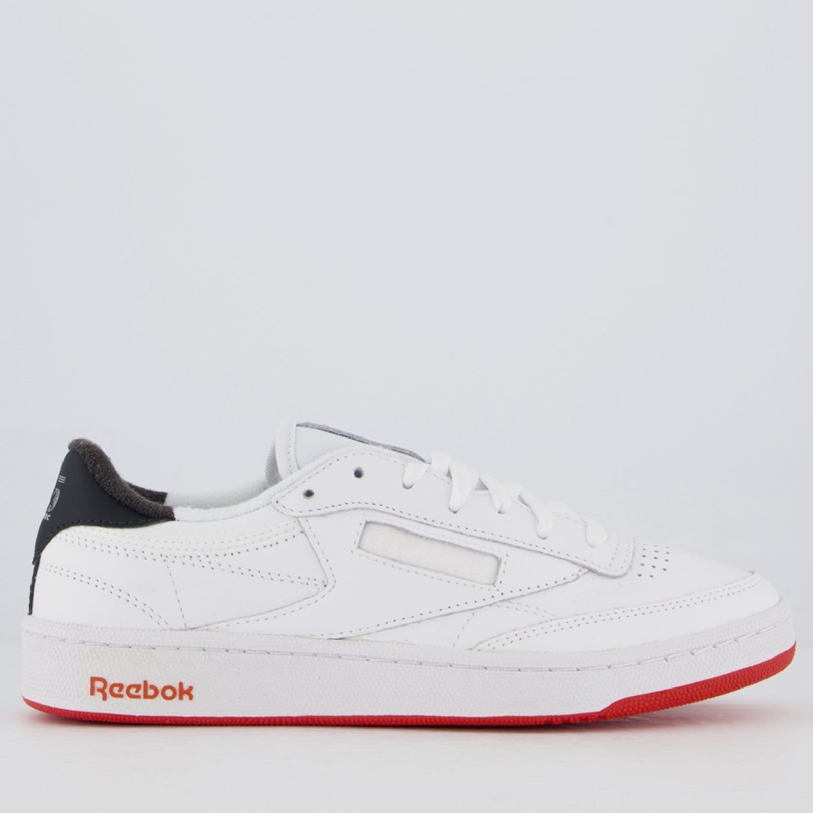 Tênis Reebok Club C 85 Vintage e Vermelho