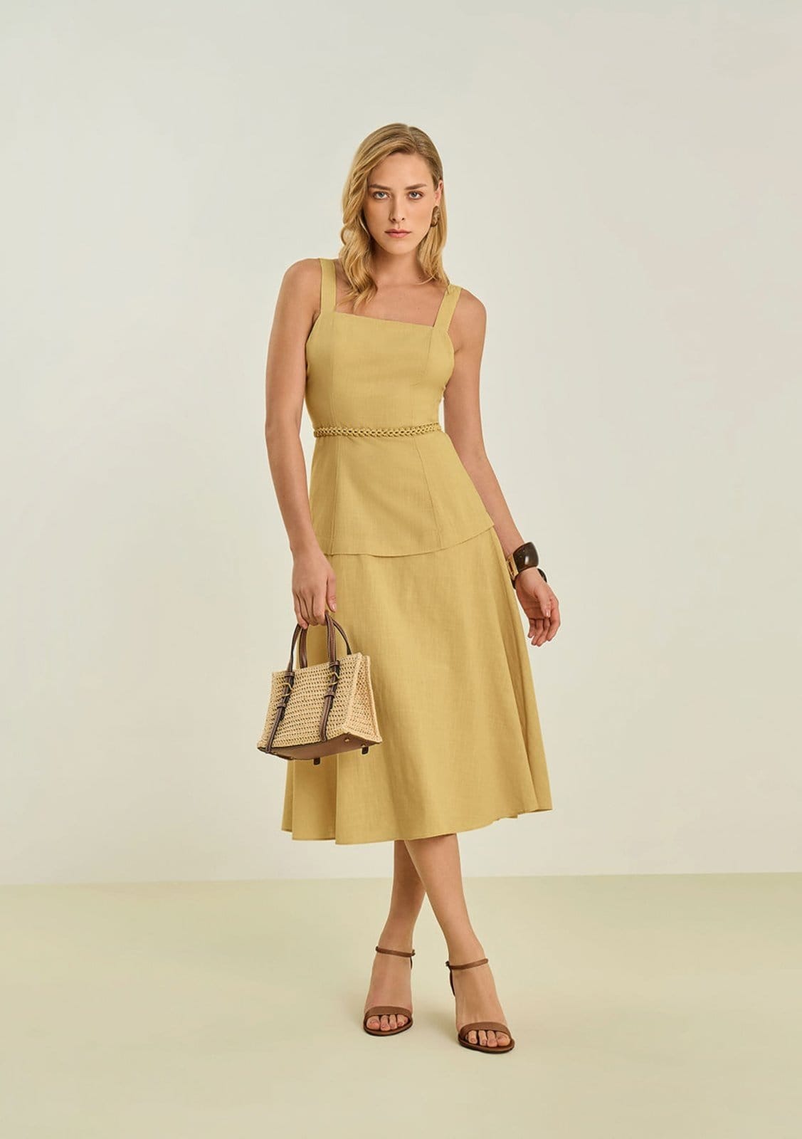 Vestido Maria Valentina Ajustado Decote Reto Com Alça Midi