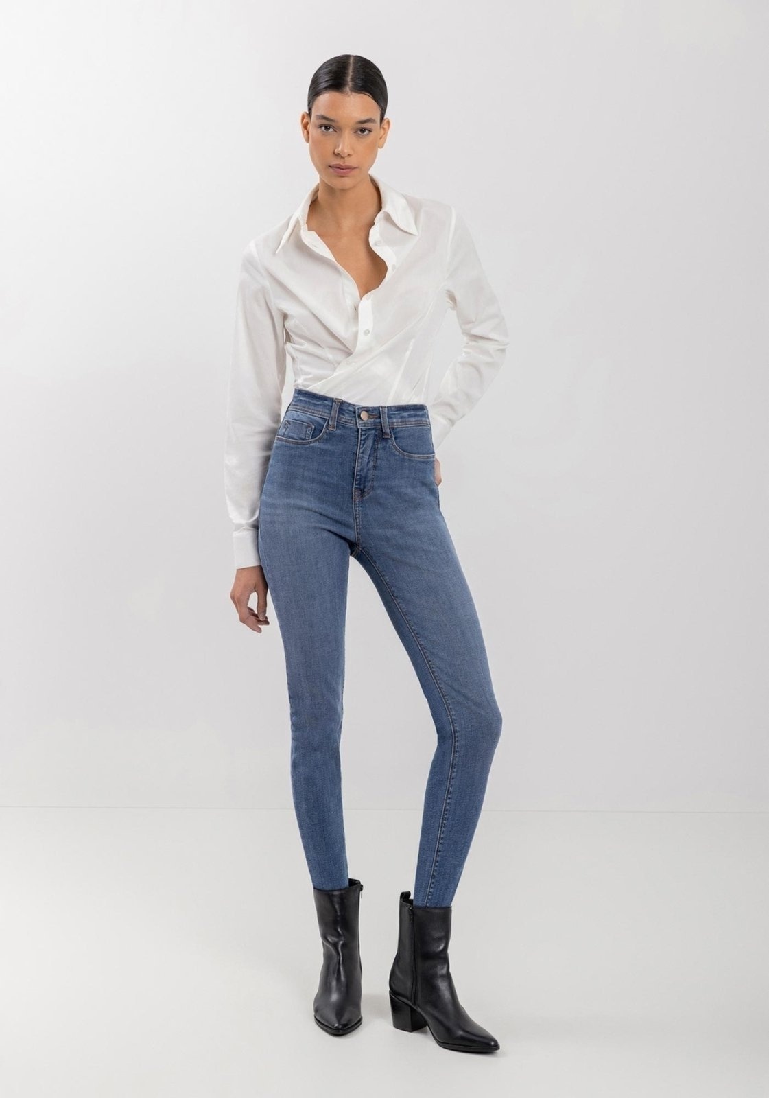 Imagem principal Calça Jeans Cigarrete Com Cintura Alta E Tecnologia Shaping Lez a Lez azul