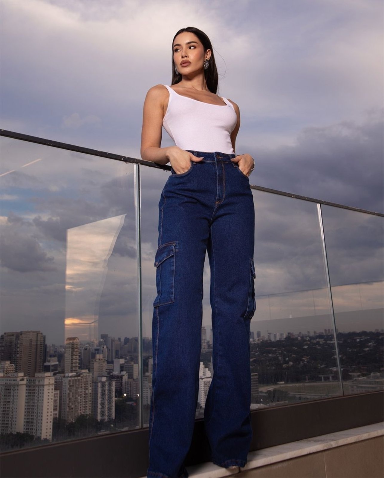 Imagem principal Calça Wide Leg Feminina Cintura Alta Cargo com Elastano 22999 Escura Consciência jeans