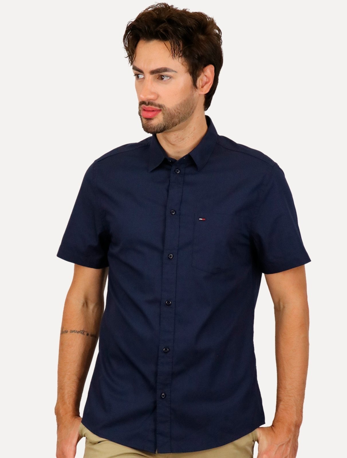 Imagem principal Camisa Tommy Jeans Masculina Manga Curta Pocket Solid Poplin Tommy Jeans azul marinho