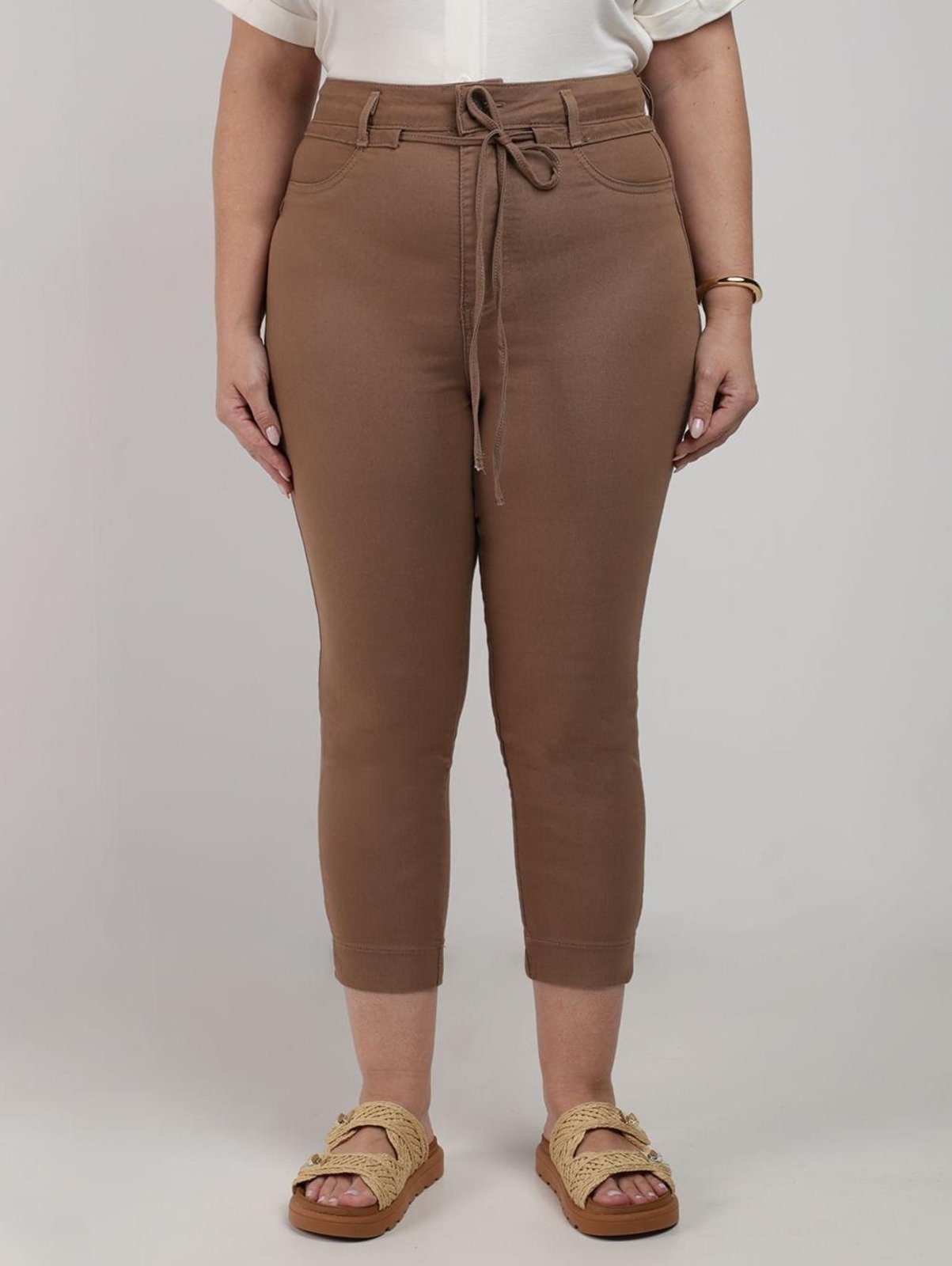 Imagem principal Calça Sarja Capri Sawary Plus Size Feminina Sawary marrom