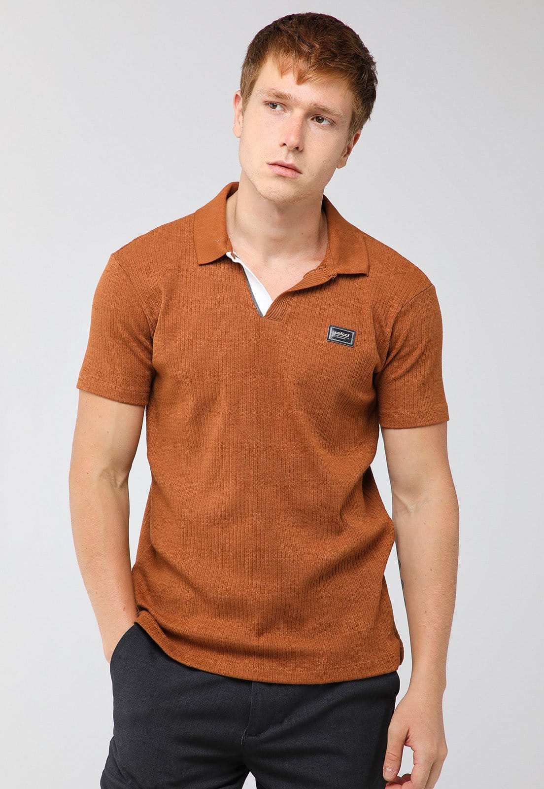 Polo Masculina Colcci Textura Canelada Caramelo
