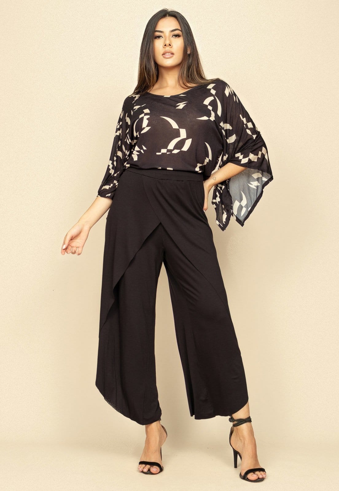 Calça Pantacourt Garatéa Transpassada Malha Preta