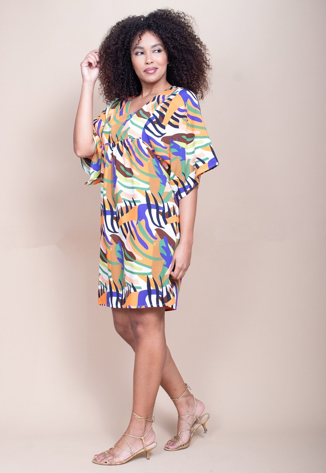 Imagem principal Vestido Curto Cabana Free Pequi Viscose Estampa Cores Vibrantes Cabanafree estampado/laranja/preto/verde