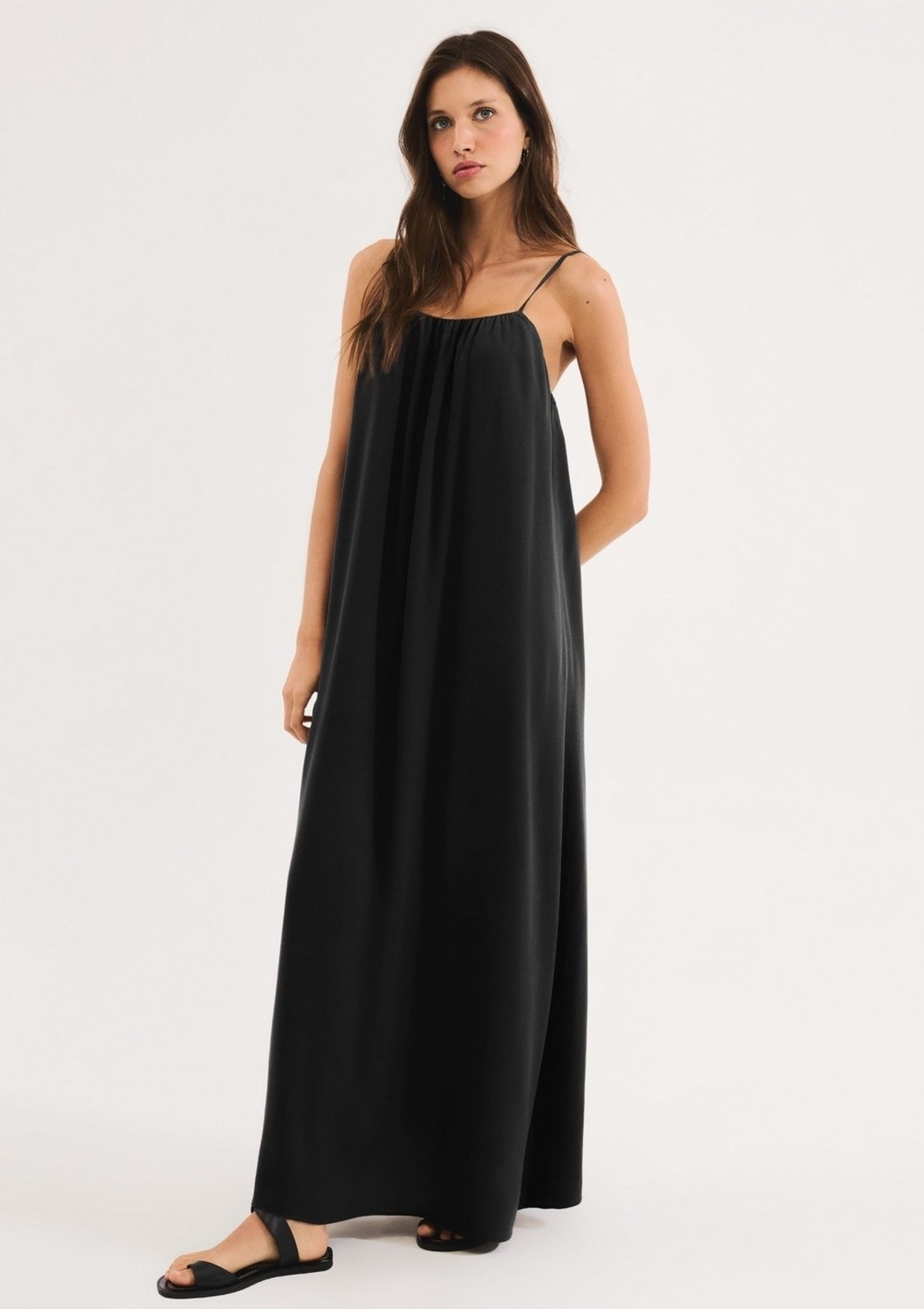 Imagem principal Vestido Midi Evasê Em Tecido Creponado Hering preto