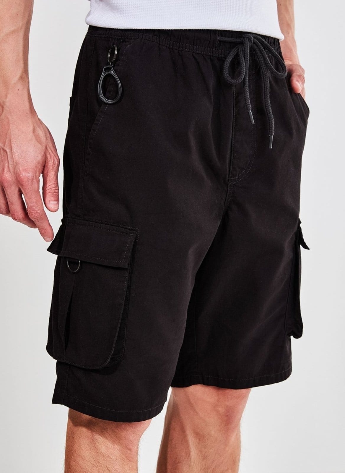 Bermuda Cargo em Sarja Preta