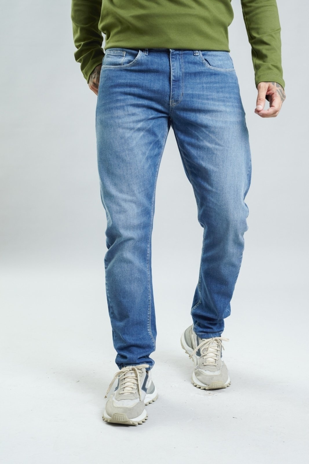 Imagem principal Calça Jeans Masculina Arqueada Slim em Lavagem Média Dialogo Jeans azul