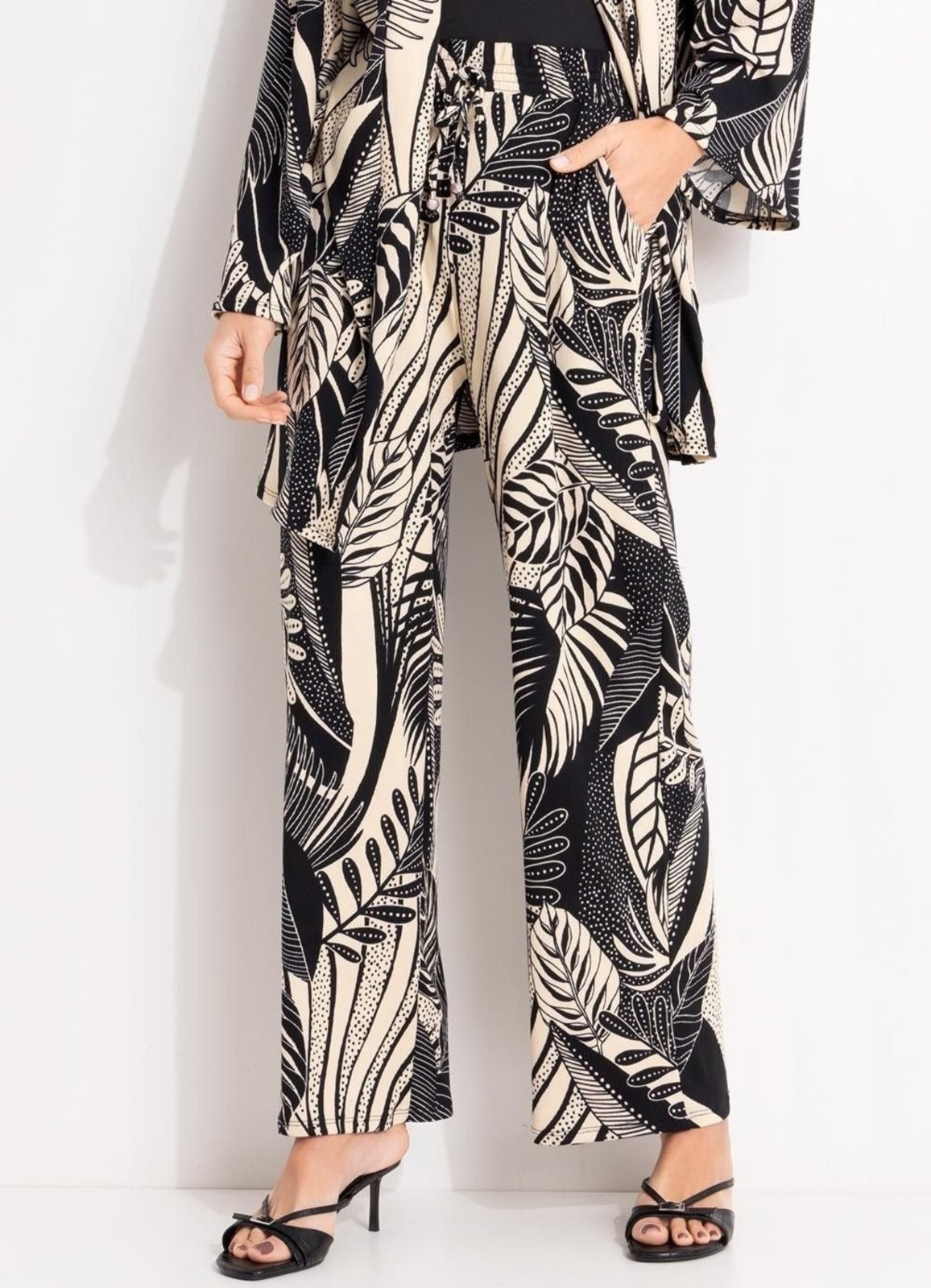 Imagem principal Calça Em Canelado Folhagem Quintess preto