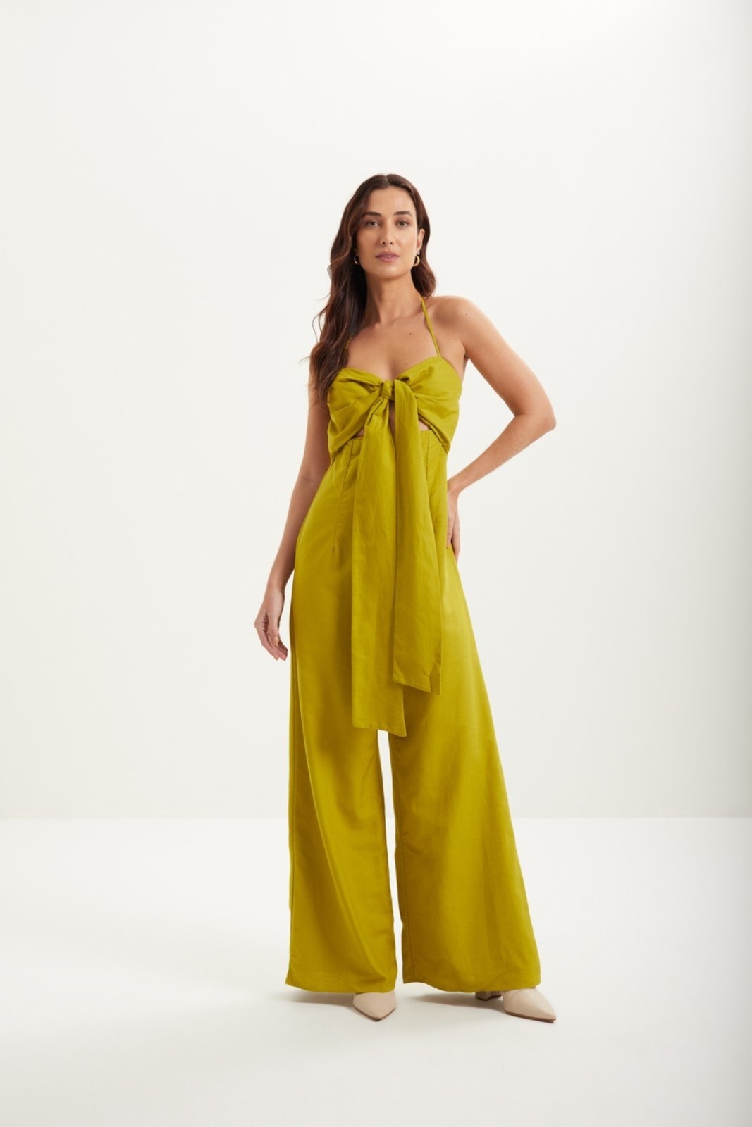 Imagem principal Macacão Lez a Lez Longo Frente Única Com Recorte E Amarração Lez a Lez poás