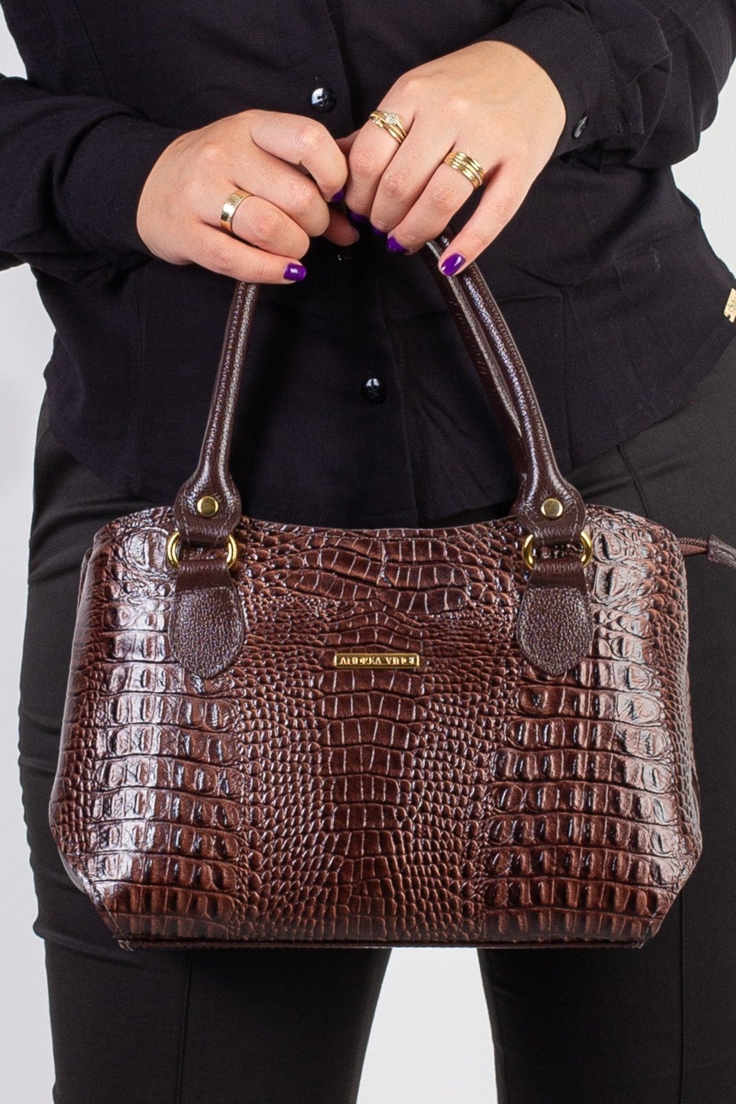 Imagem principal Bolsa Andrea Vinci Estruturada De Couro Croco Monique Andrea Vinci café