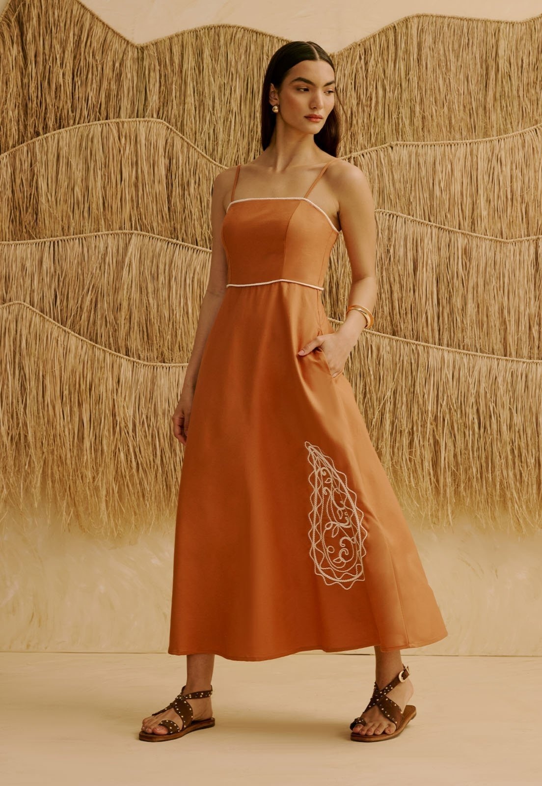 Imagem principal Vestido Midi Bordado Cashmere CaCay bege