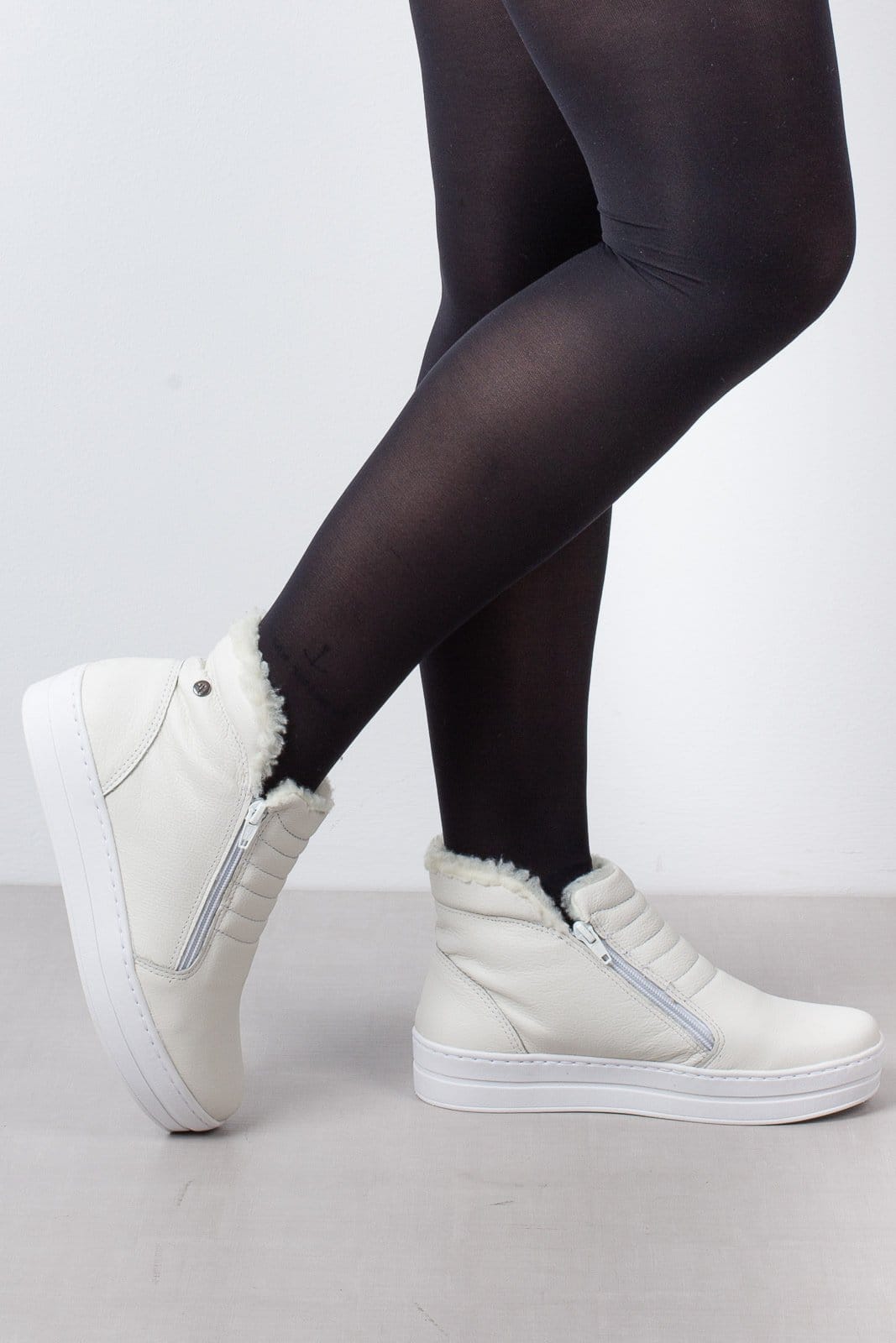 Tênis Andrea Vinci de couro com matelassê forrada em pelo 6903P - Off-white