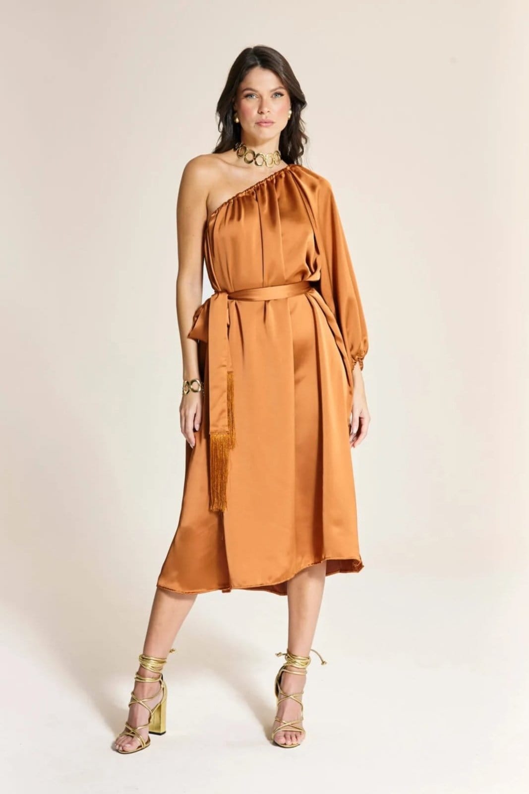 Vestido Cetim Midi Ombro Só Franjas Gloss Tati - Almond