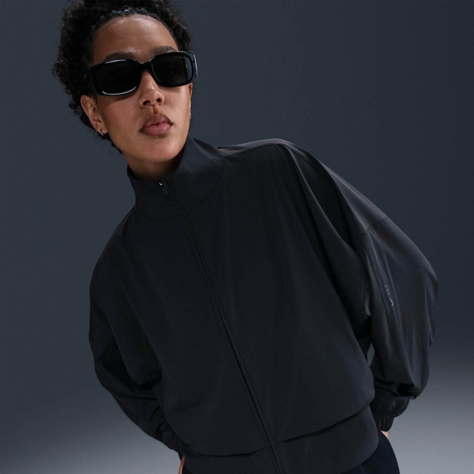 Imagem principal Jaqueta Nike Dri-FIT Woven Feminina Nike preto