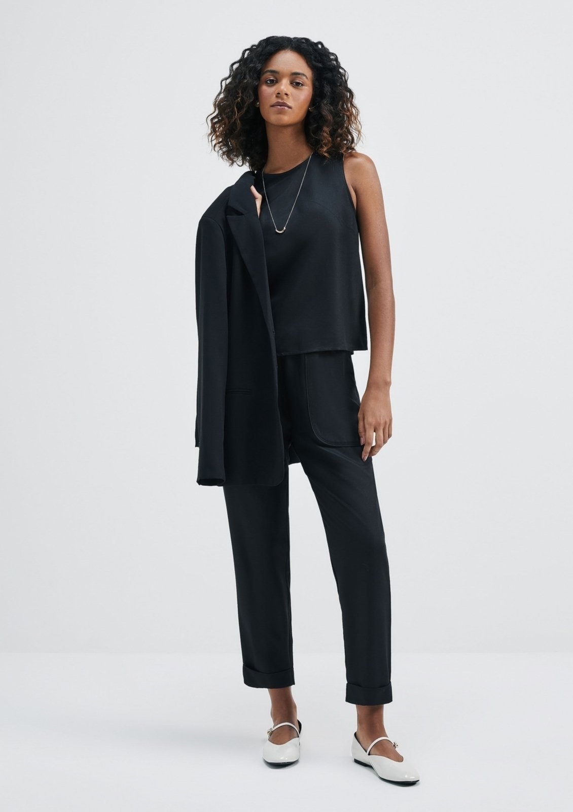 Imagem principal Calça Feminina Carrot Cintura Alta Em Viscose Creponada Hering preto