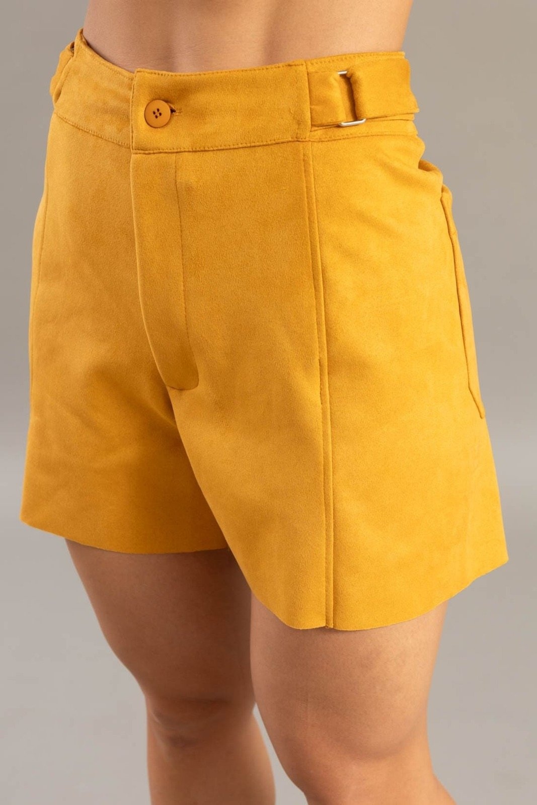 Imagem principal Shorts Suede Feminino Com Detalhe No Cós Dialogo Jeans Mostarda DIALOGO caramelo/dourado