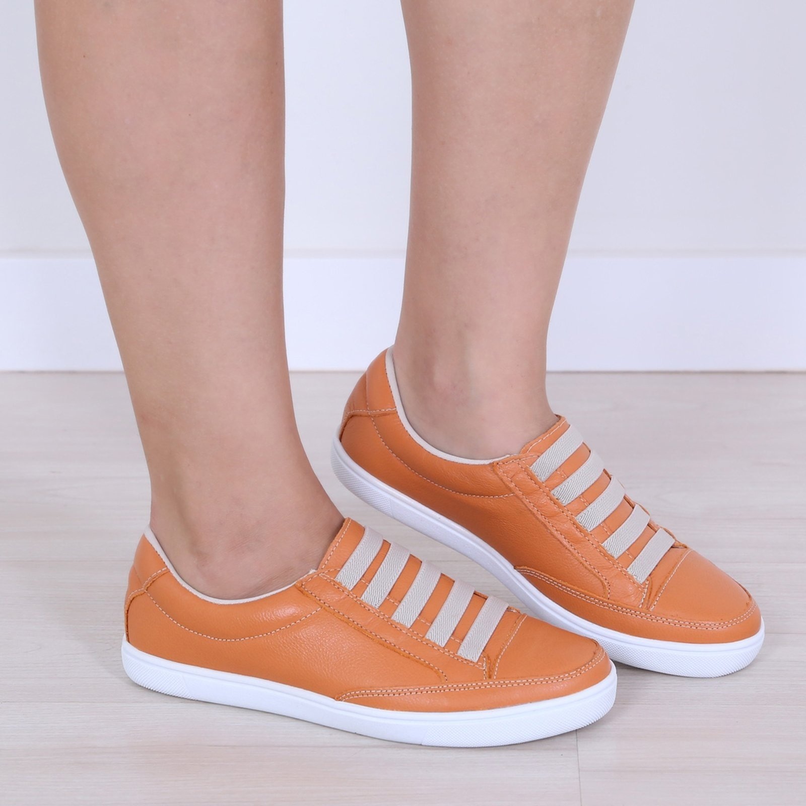 Imagem principal Tênis Feminino Rasteiro em couro ROMEU E JULIETA SHOES laranja