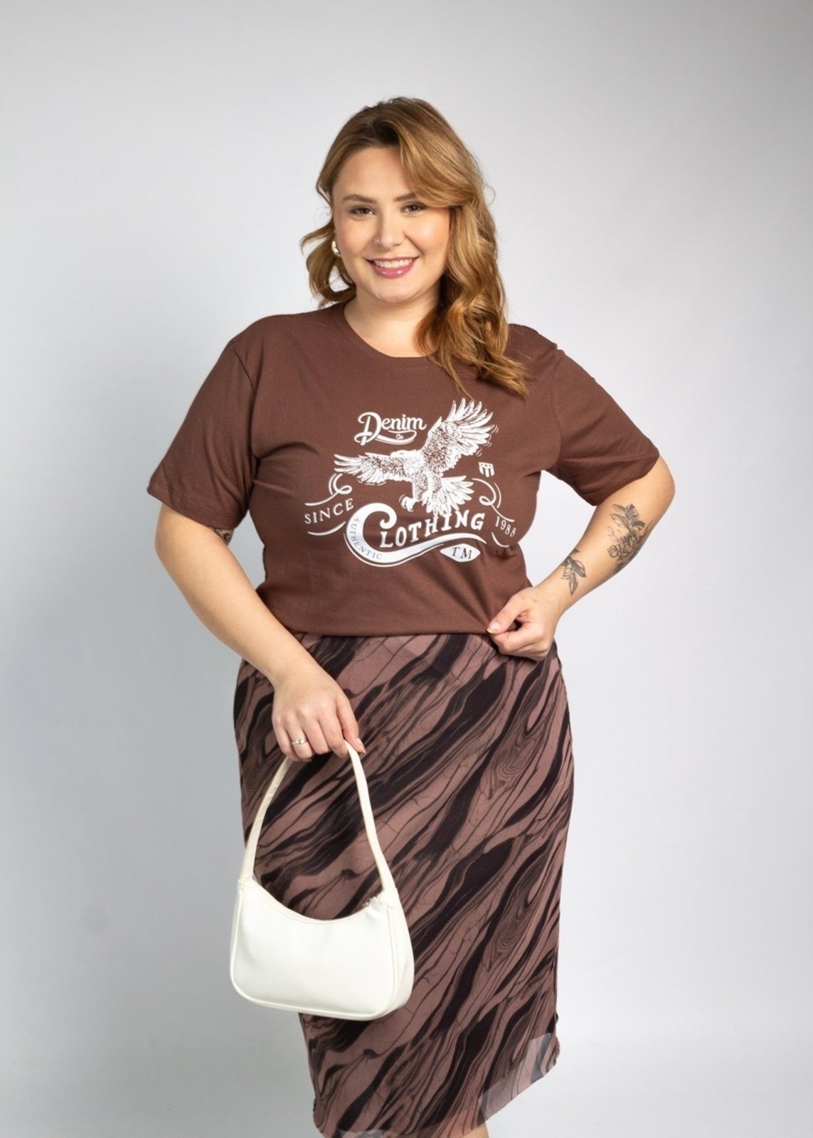 Imagem principal T-shirt Feminina Cianitas Estampa Águia Denin Cianitas marrom