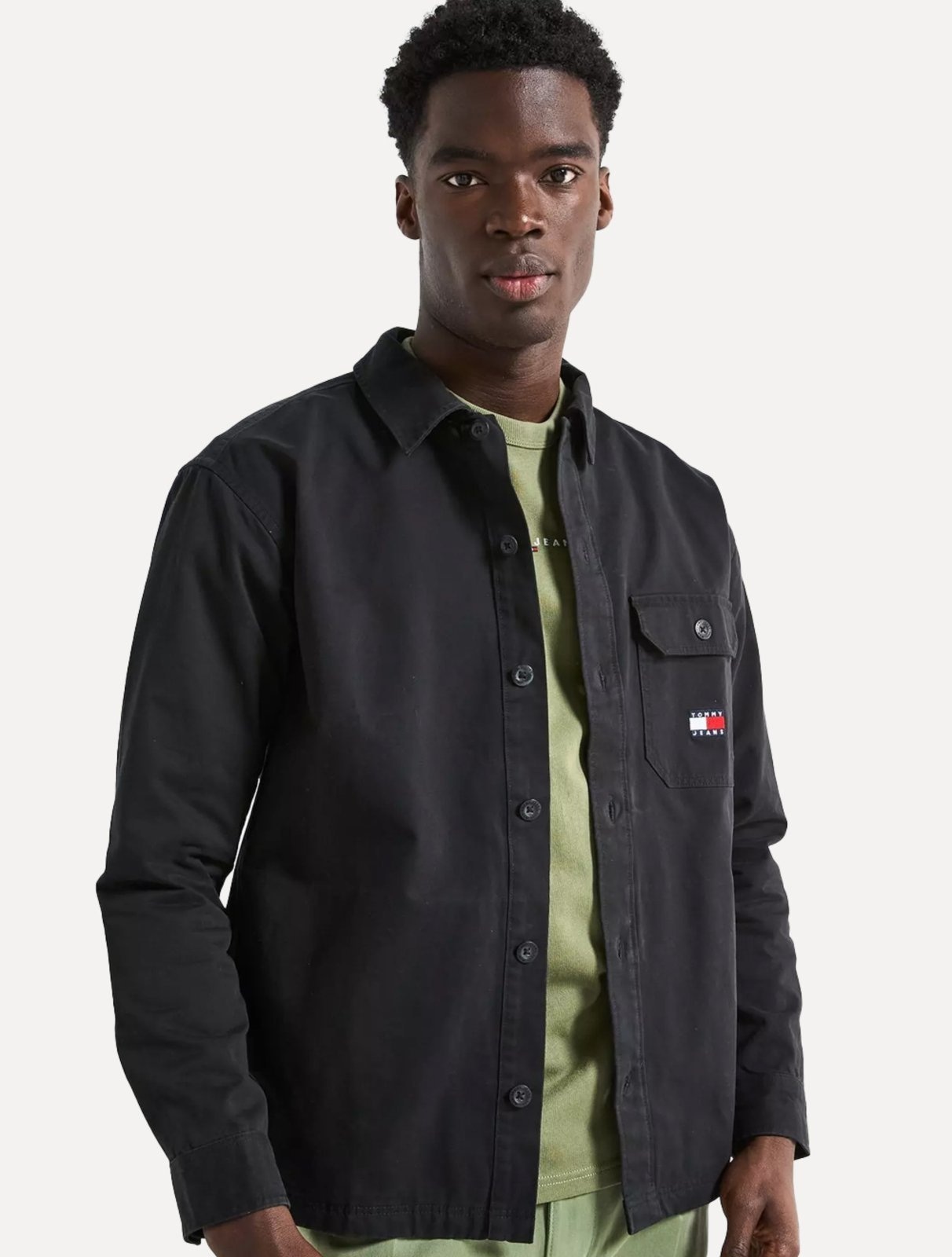 Imagem principal Camisa Tommy Jeans Masculina Regular Essential Solid Pocket Preta Tommy Jeans preto