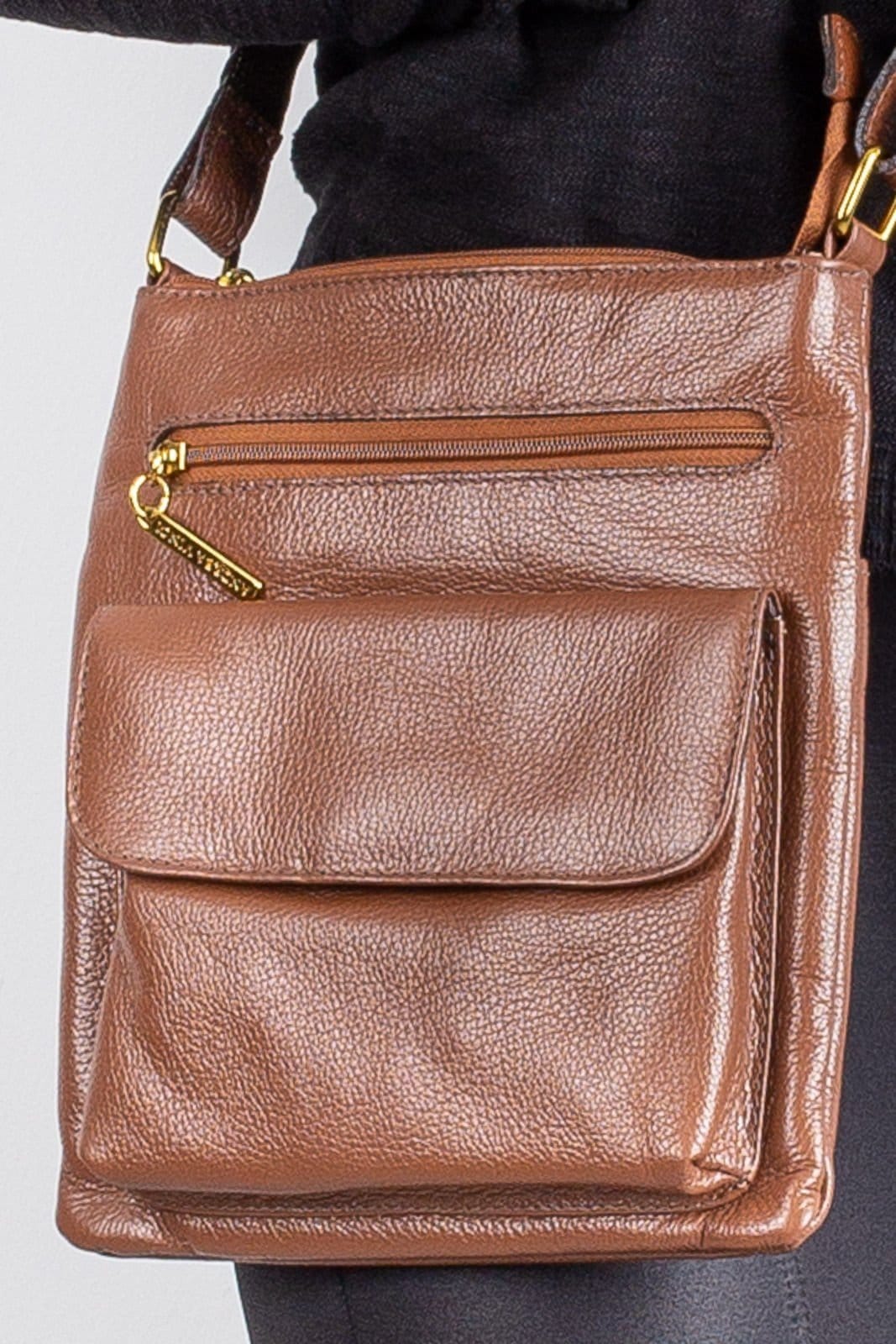 Bolsa pequena transversal de couro liso Alana - Whisky