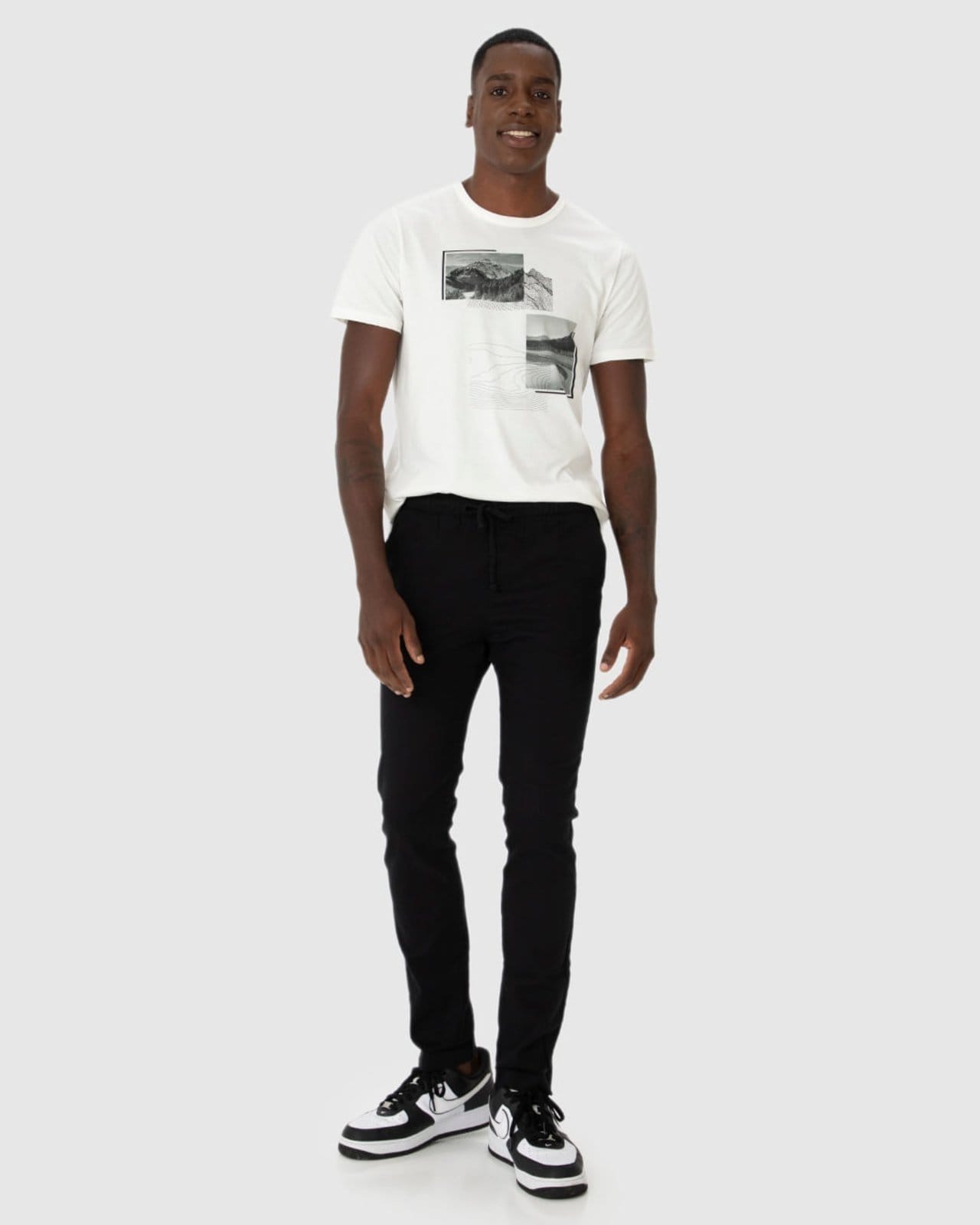 Calça Chino Masculina Cadarço Frontal Em Sarja Com Elastano