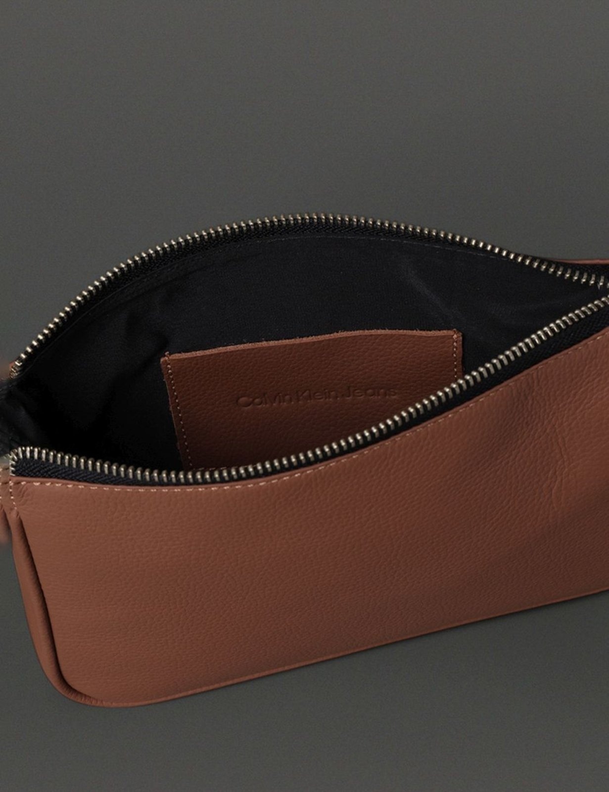 Imagem principal Shoulder Bag Feminina Fivela Calvin Klein Jeans - Havana Calvin Klein Jeans caramelo