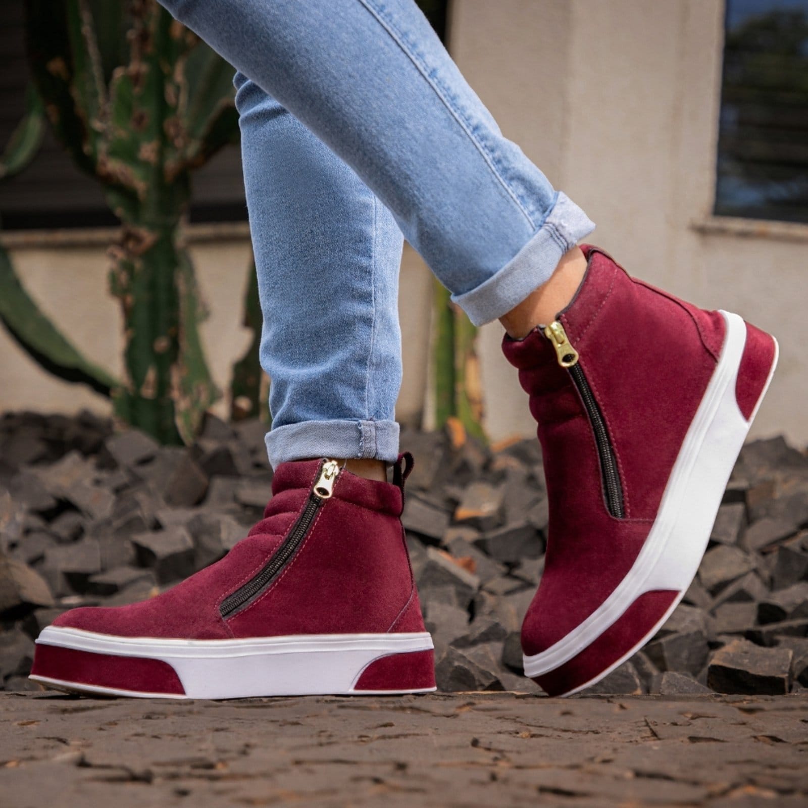 Tênis Feminino GuGi Botinha Para Academia Musculação Em Camurça Com Sola Reta Bordô