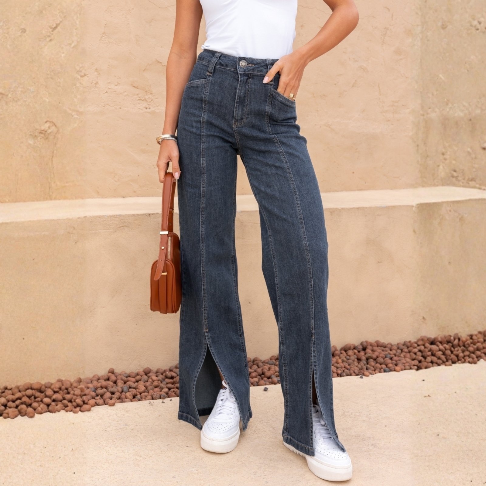 Imagem principal Calça Jeans Wide Leg Recorte e Abertura Frente Feminino Revanche Ovilava Revanche unico