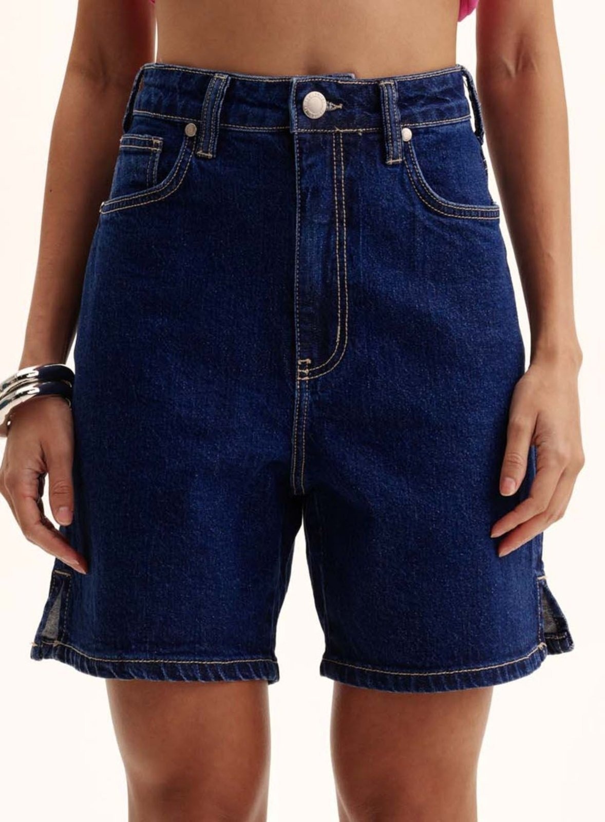 Imagem principal Bermuda Jeans Feminina Recortes Laterais - Anne Triton azul