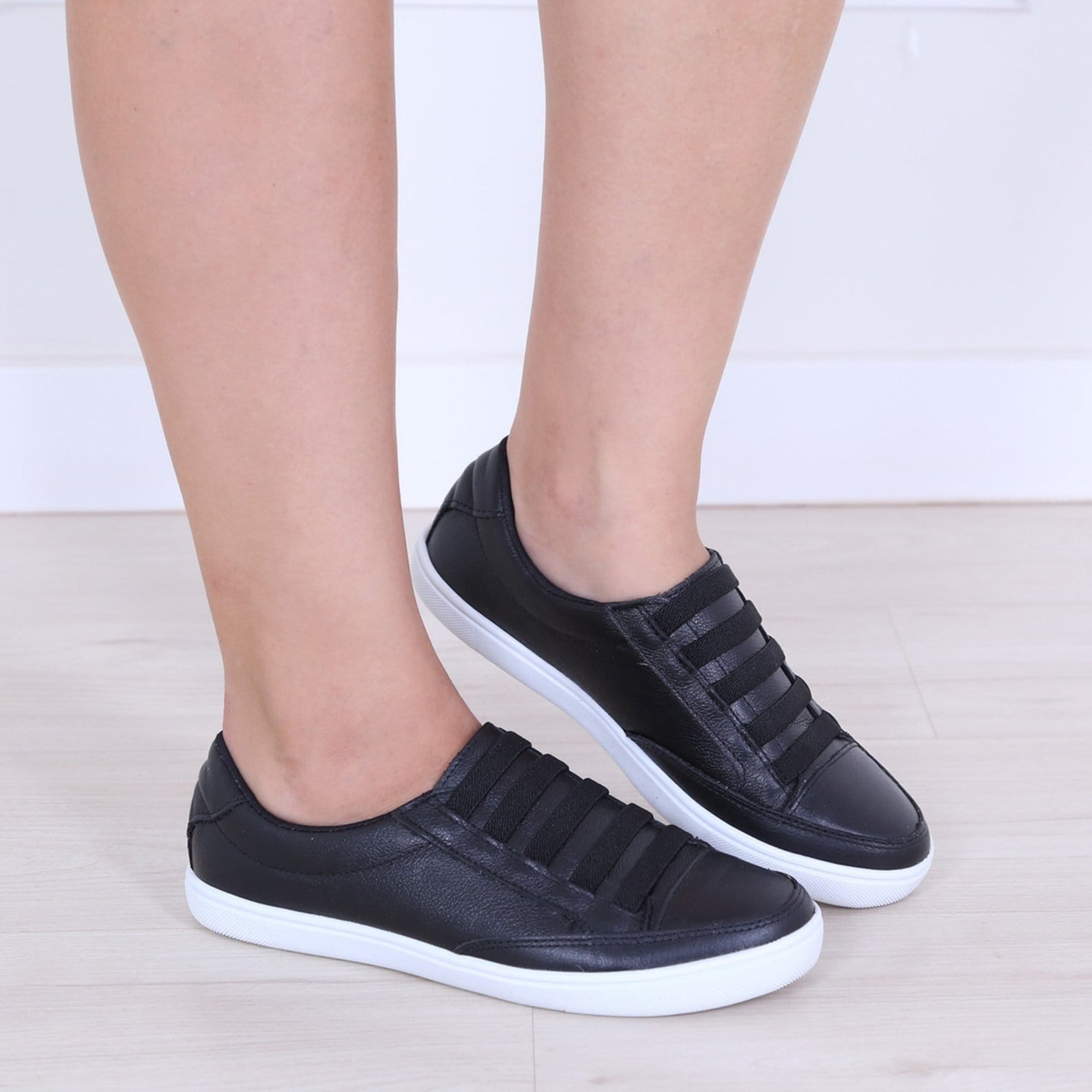 Tênis Feminino em Couro Legítimo Elástico