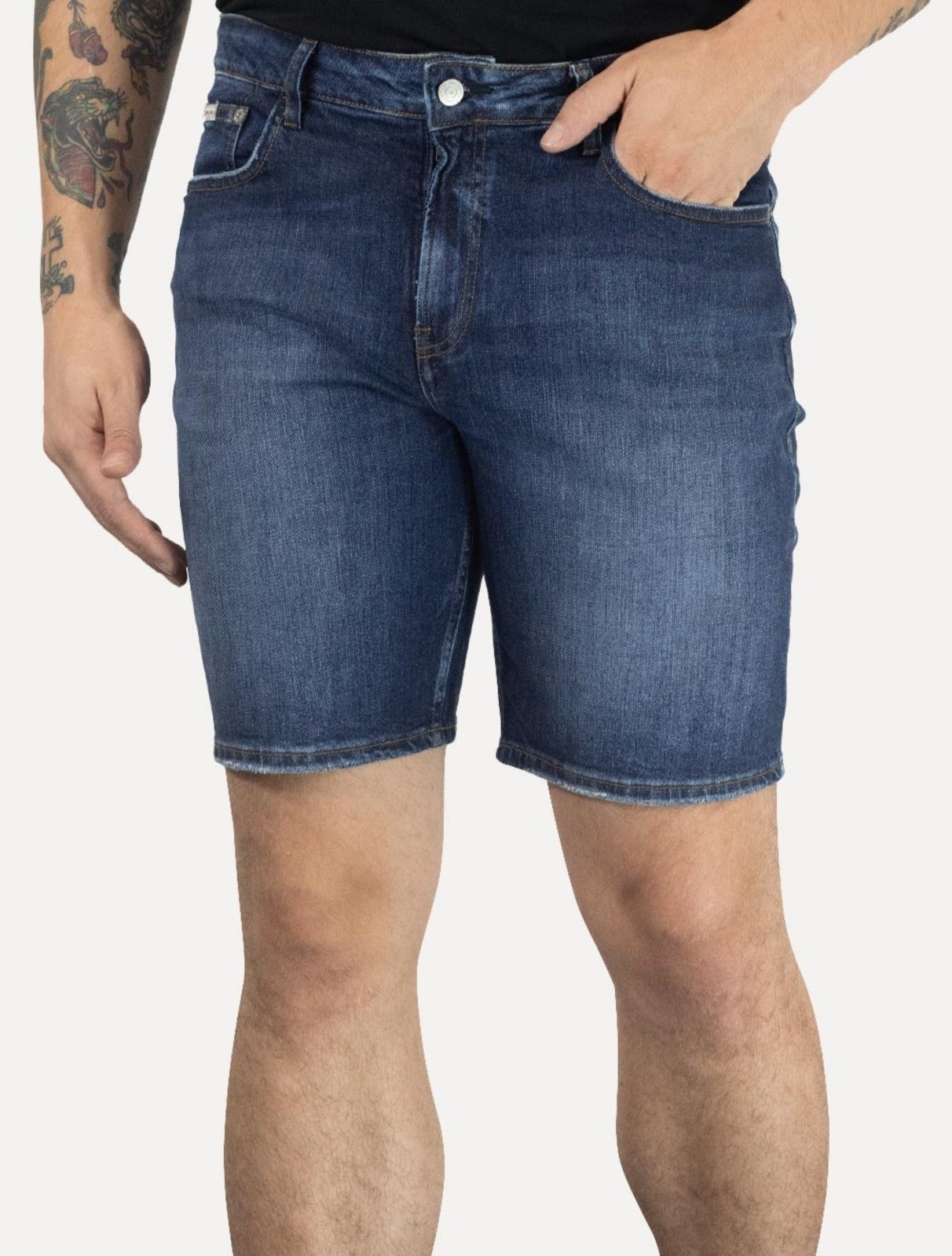 Imagem principal Bermuda Calvin Klein Jeans Masculina Five Pockets Médio Calvin Klein azul